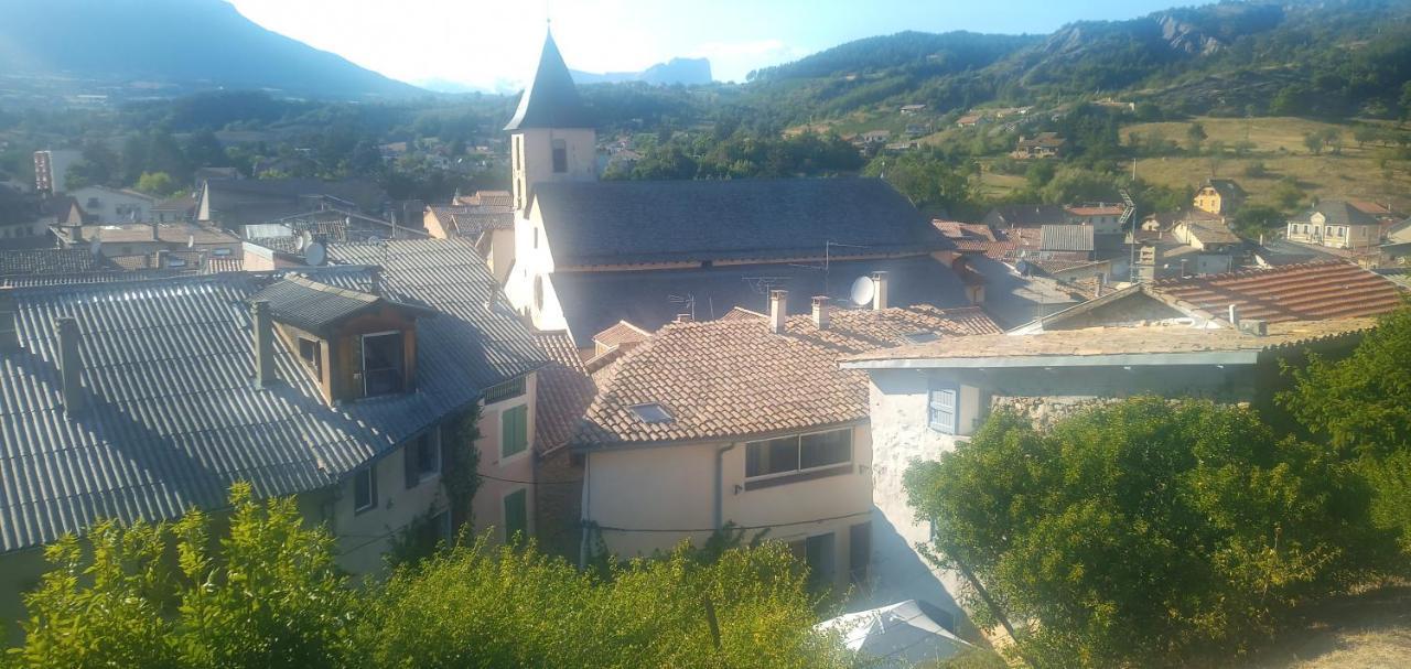 La Maison Sous Le Chateau Tallard Exterior foto